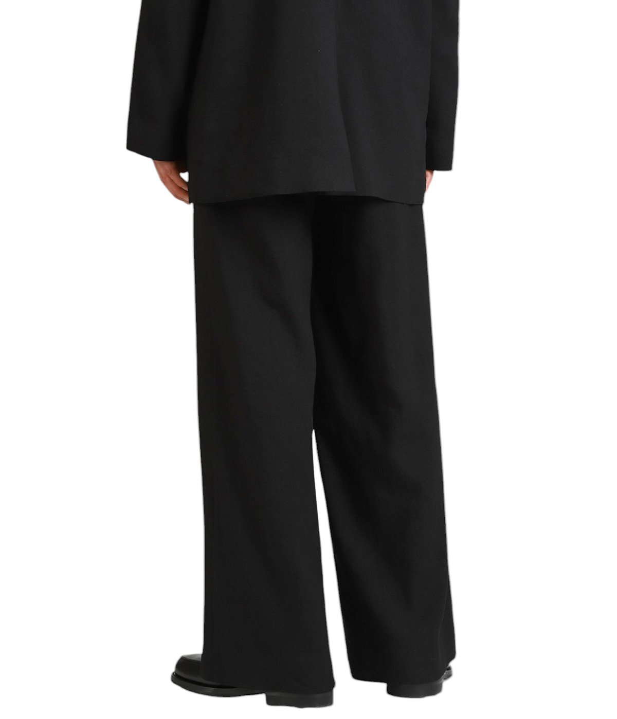 model（175cm / 60kg）B85 W75 H92 着用サイズ：2