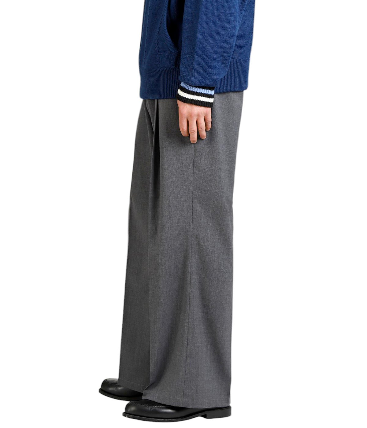 model（175cm / 60kg）B85 W75 H92 着用サイズ：2