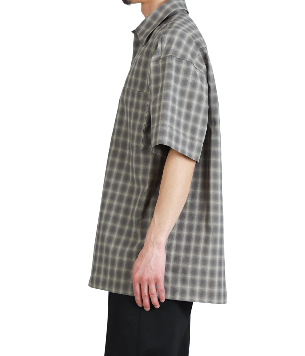 model（175cm / 60kg）B85 W75 H92 着用サイズ：2