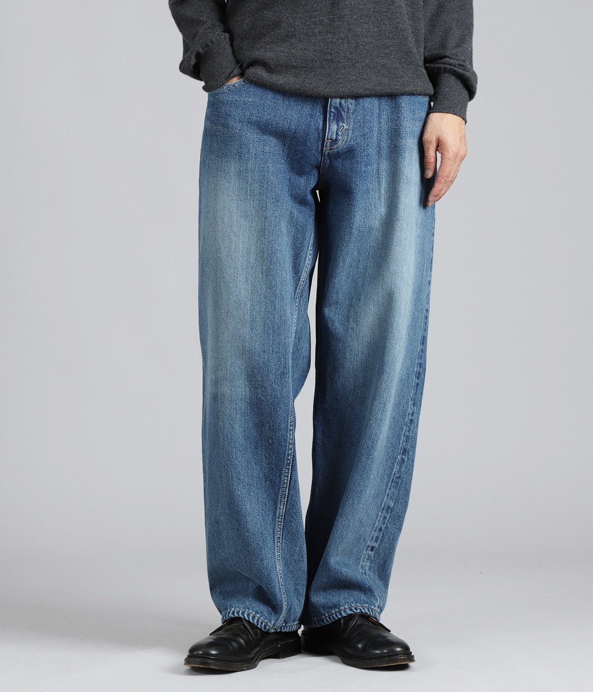 model（175cm / 60kg）B85 W75 H92 着用サイズ：32