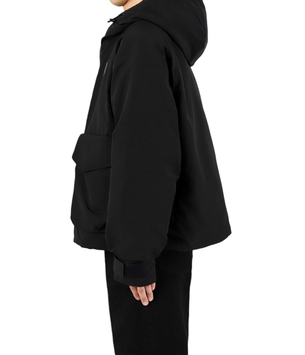 model（177cm / 62kg）B87 W73 H92 着用サイズ：M