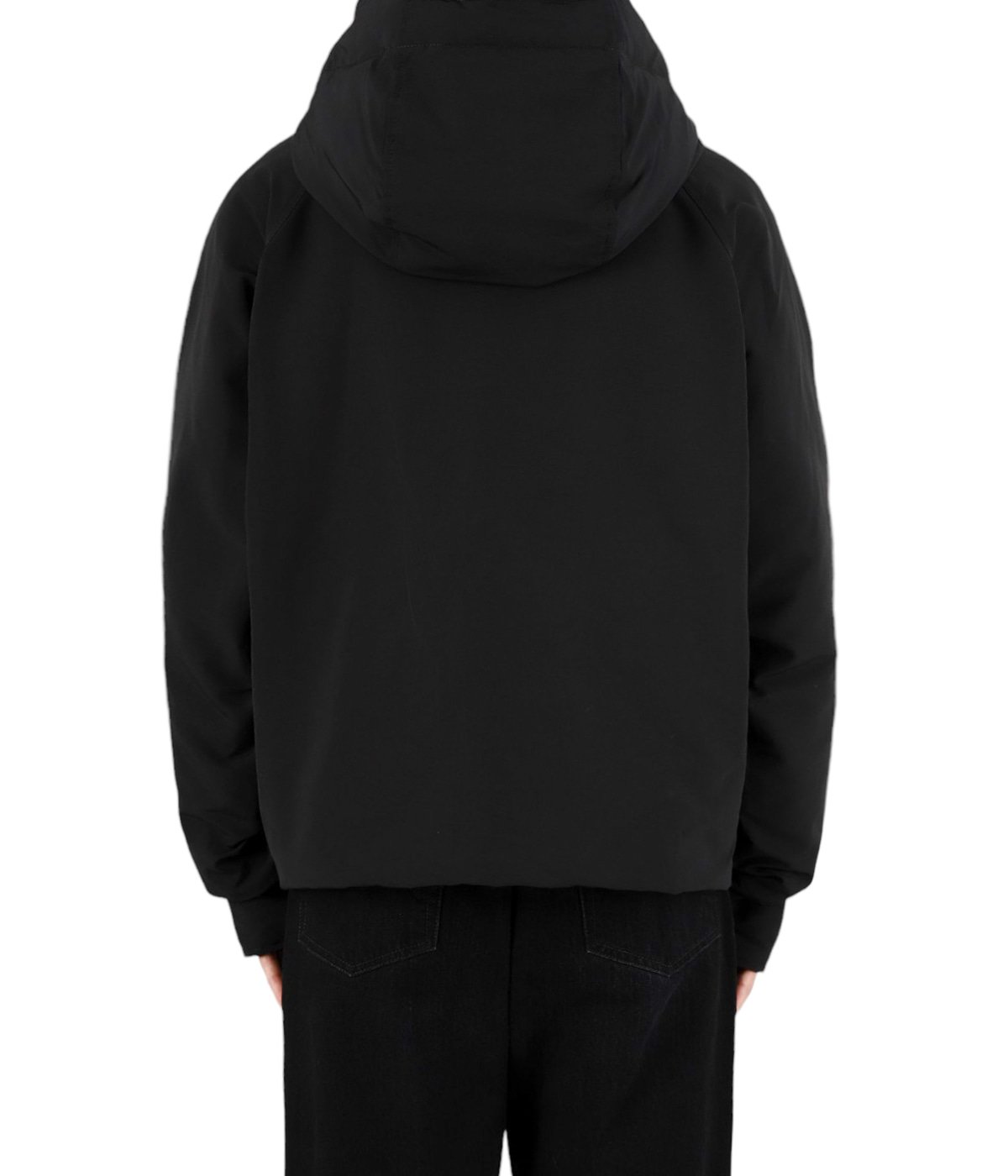 model（177cm / 62kg）B87 W73 H92 着用サイズ：M