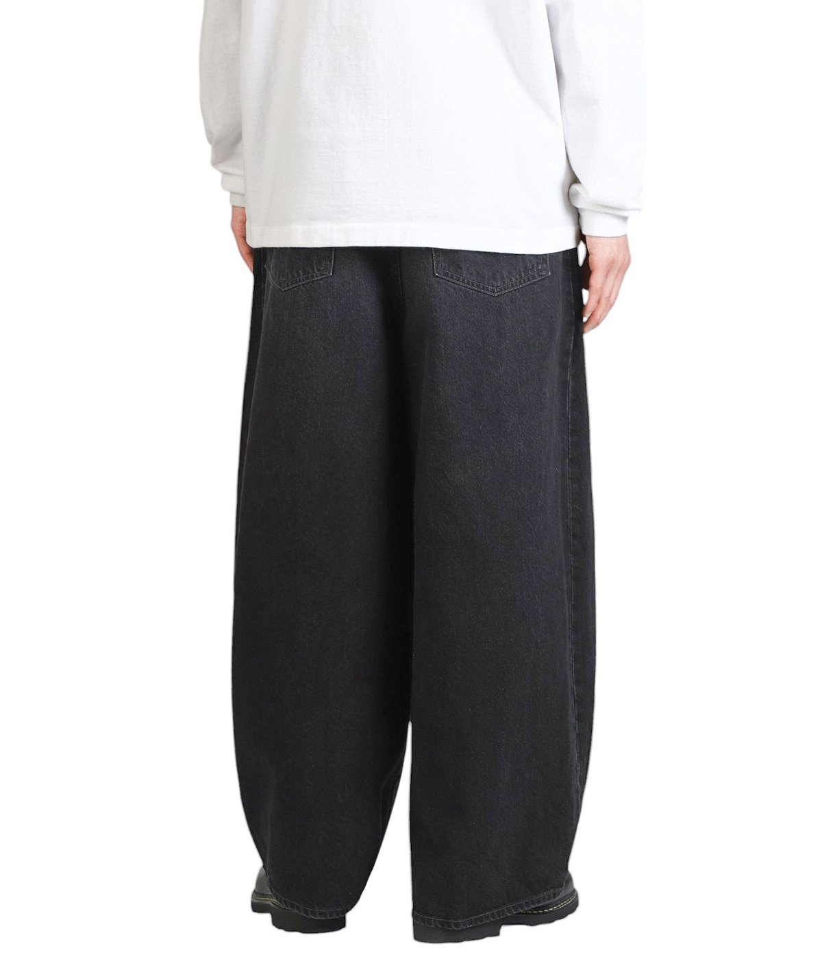 model(175cm / 60kg)B85 W75 H92 着用サイズ：M
