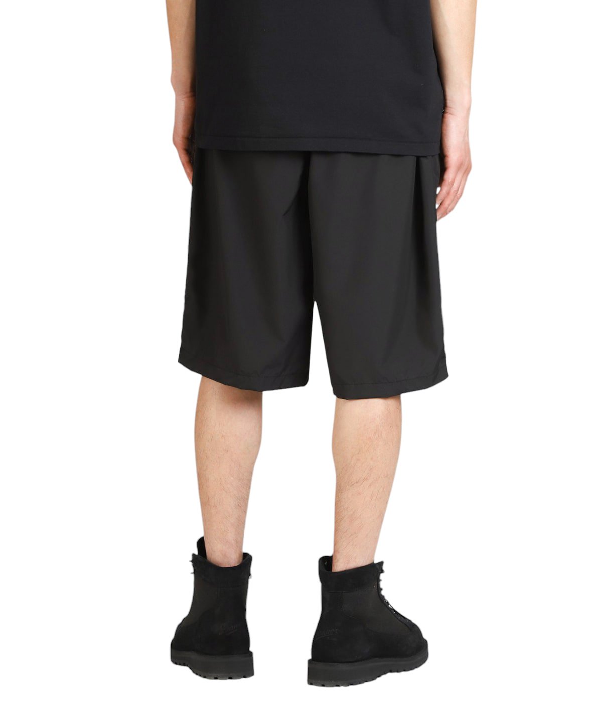 model（175cm / 60kg）B85 W75 H92 着用サイズ：M