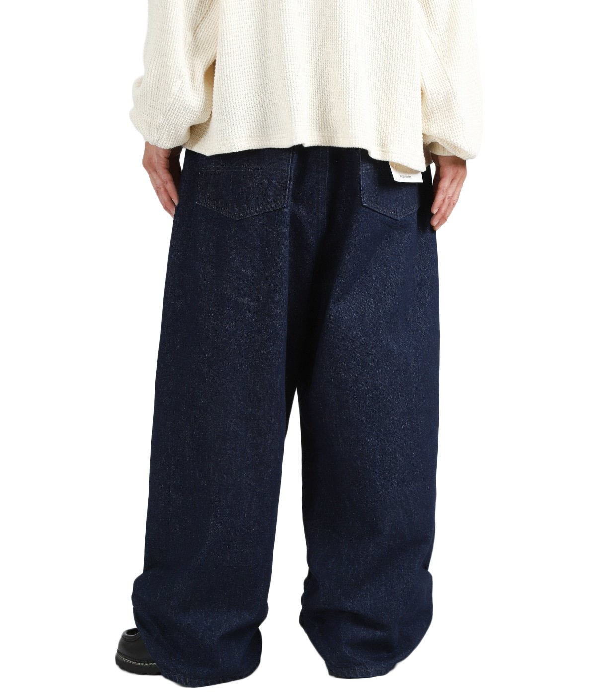 model（175cm / 60kg）B85 W75 H92 着用サイズ：3
