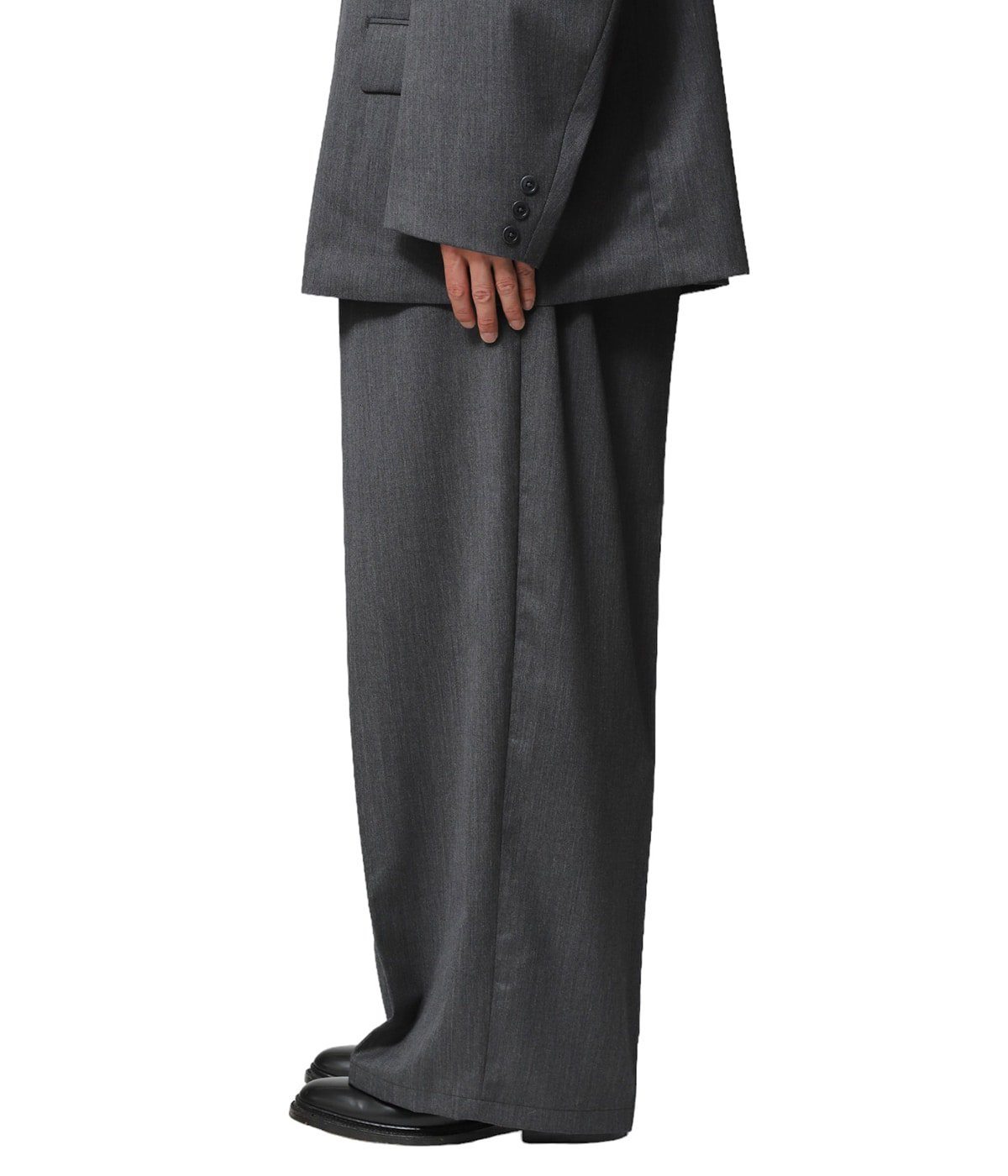 model（175cm / 60kg）B85 W75 H92 着用サイズ：FREE(ONE)