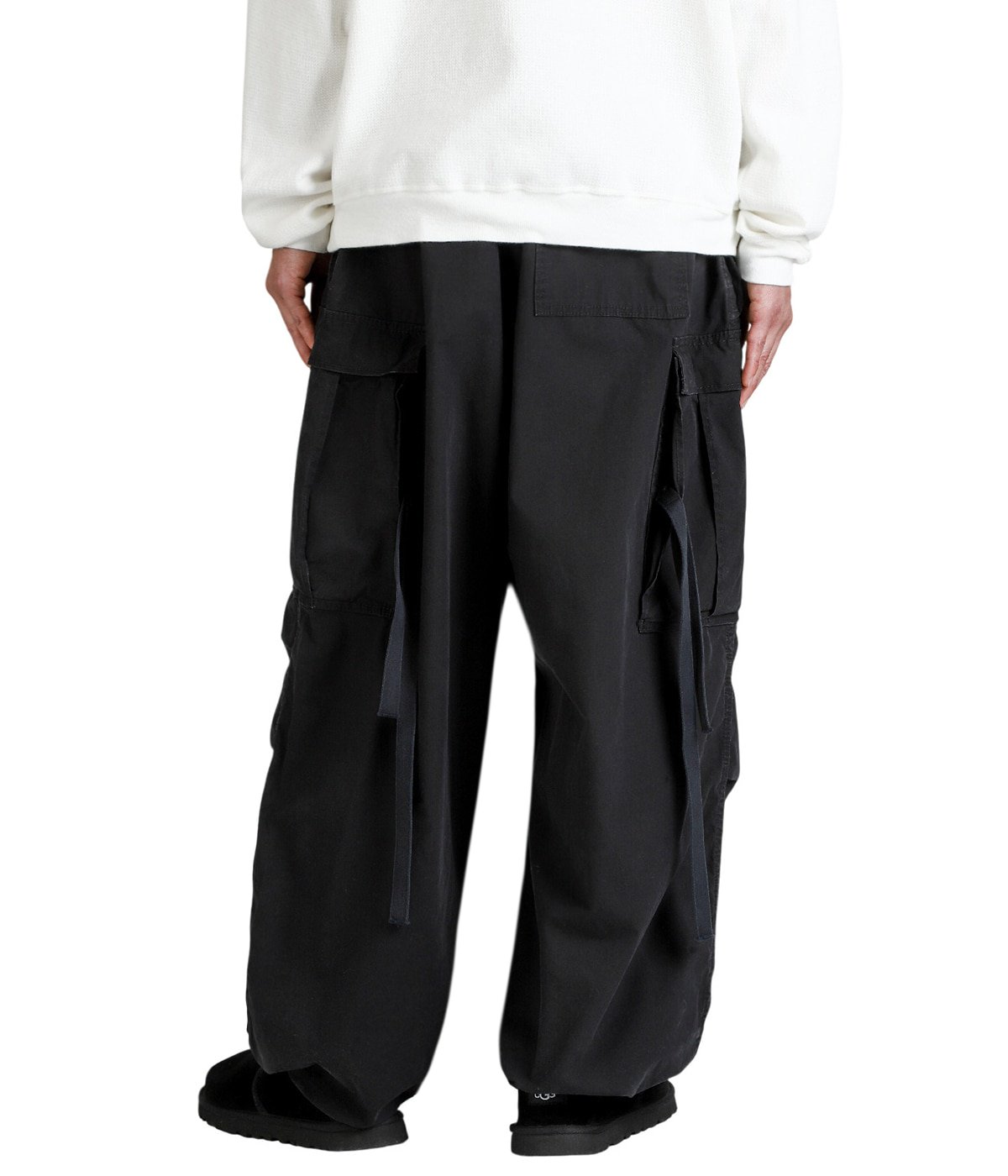 model（175cm / 60kg）B85 W75 H92 着用サイズ：L