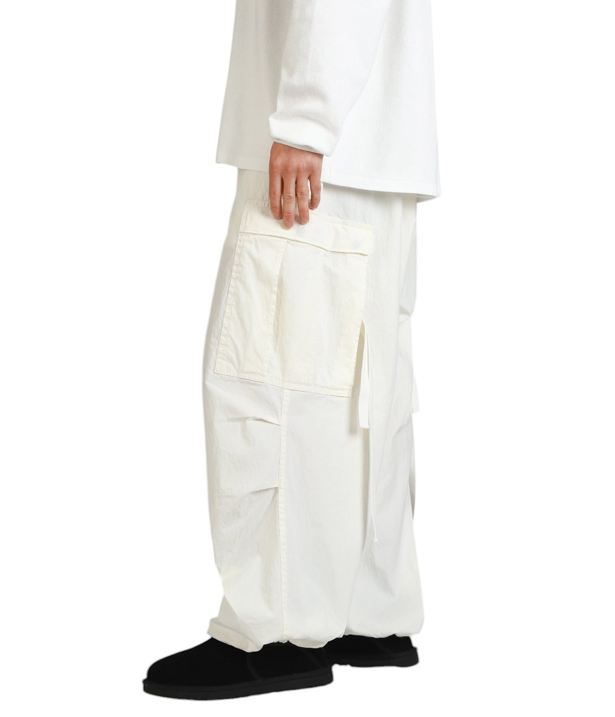 model（175cm / 60kg）B85 W75 H92 着用サイズ：L