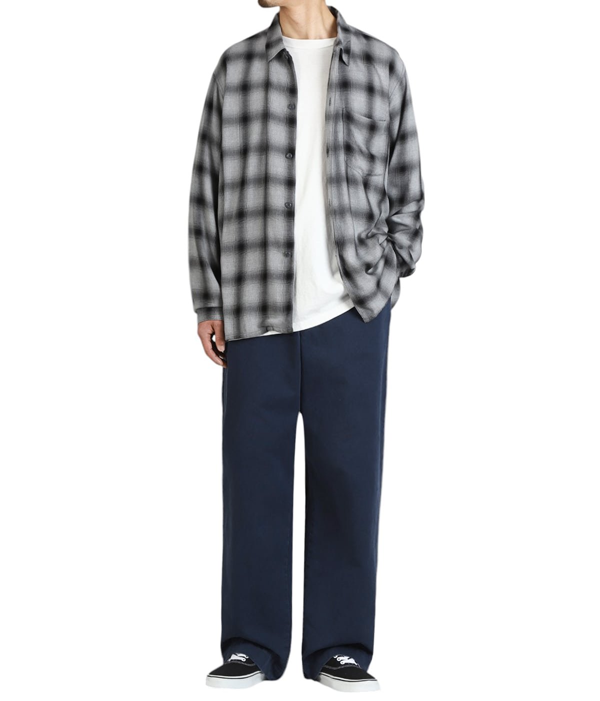 model（175cm / 60kg）B85 W75 H92 着用サイズ：L
