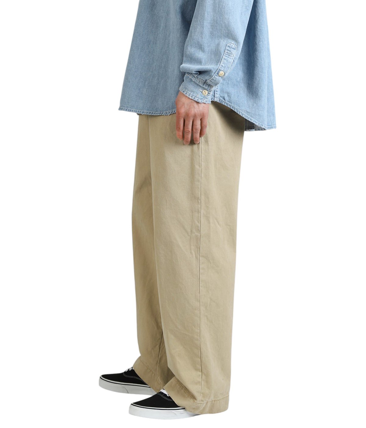 model（175cm / 60kg）B85 W75 H92 着用サイズ：L