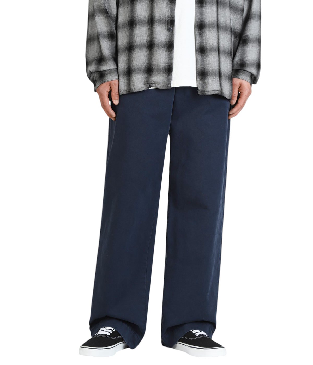 model（175cm / 60kg）B85 W75 H92 着用サイズ：L