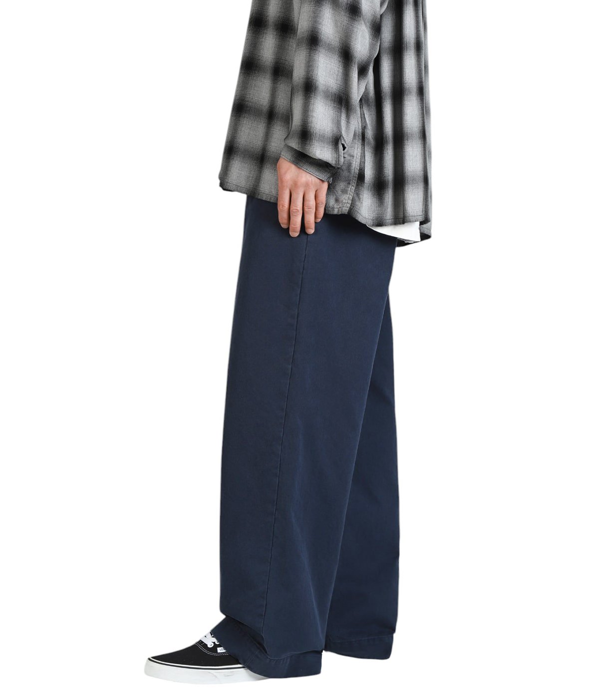 model（175cm / 60kg）B85 W75 H92 着用サイズ：L