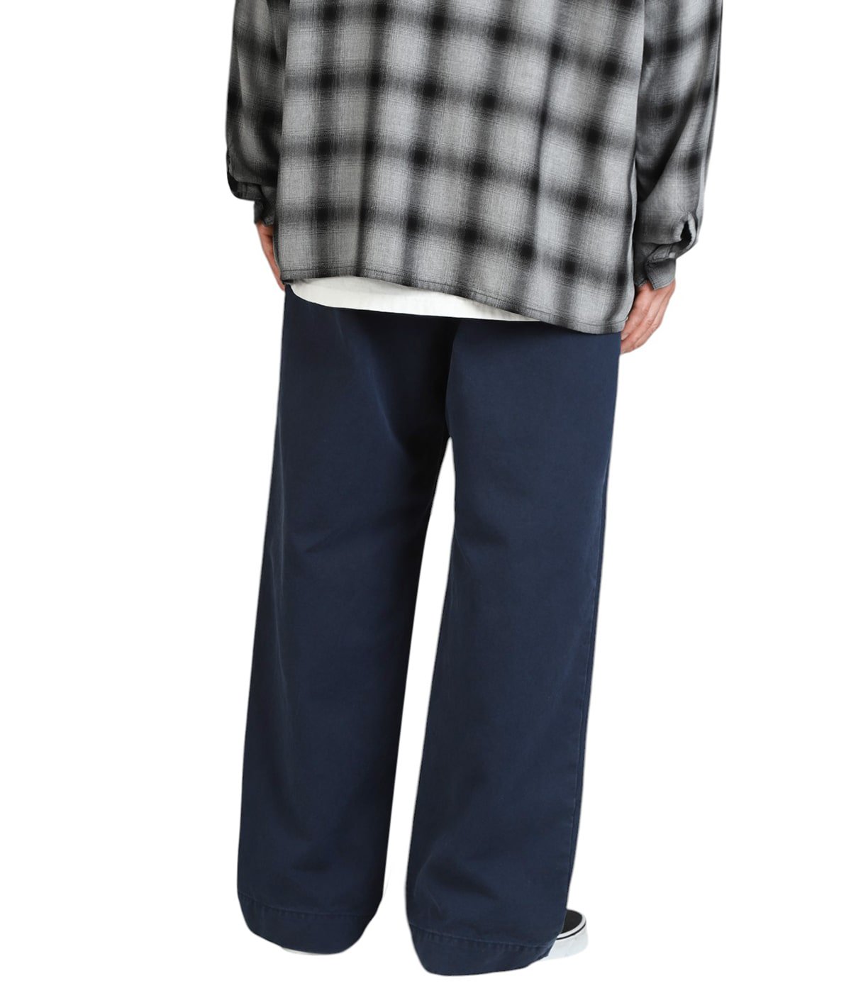 model（175cm / 60kg）B85 W75 H92 着用サイズ：L