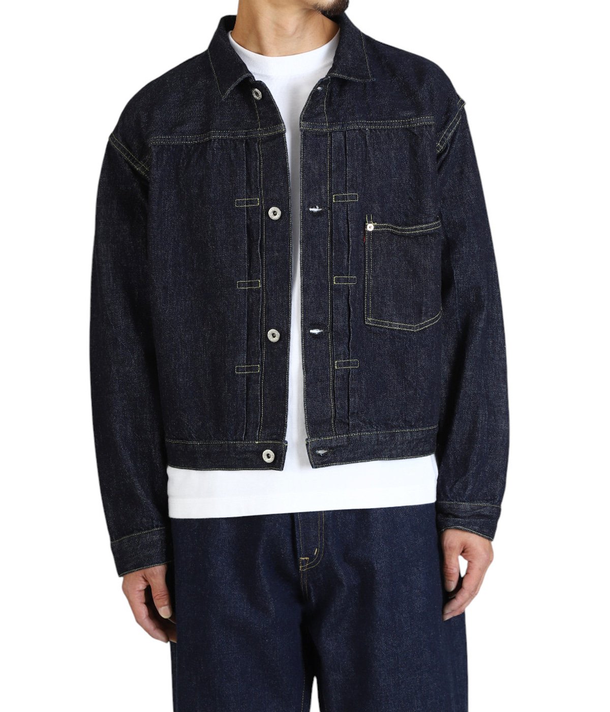 model（175cm / 60kg）B85 W75 H92 着用サイズ：48(L)