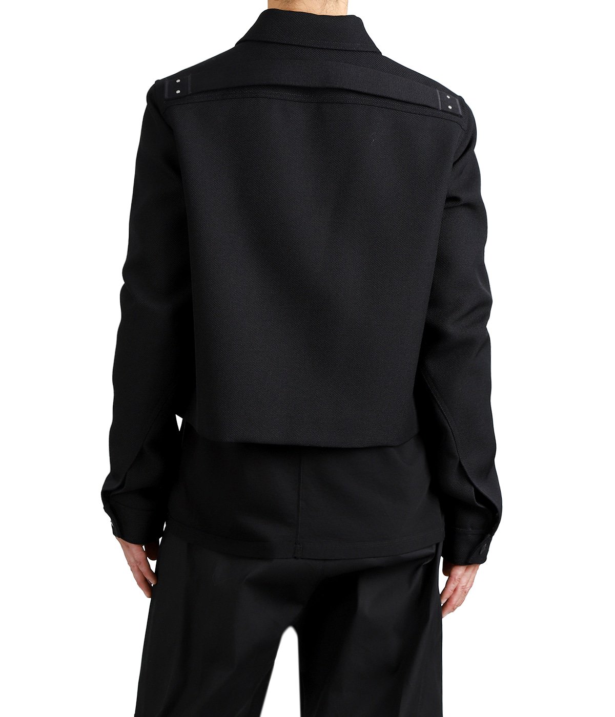 model（175cm / 60kg）B85 W75 H92 着用サイズ：46