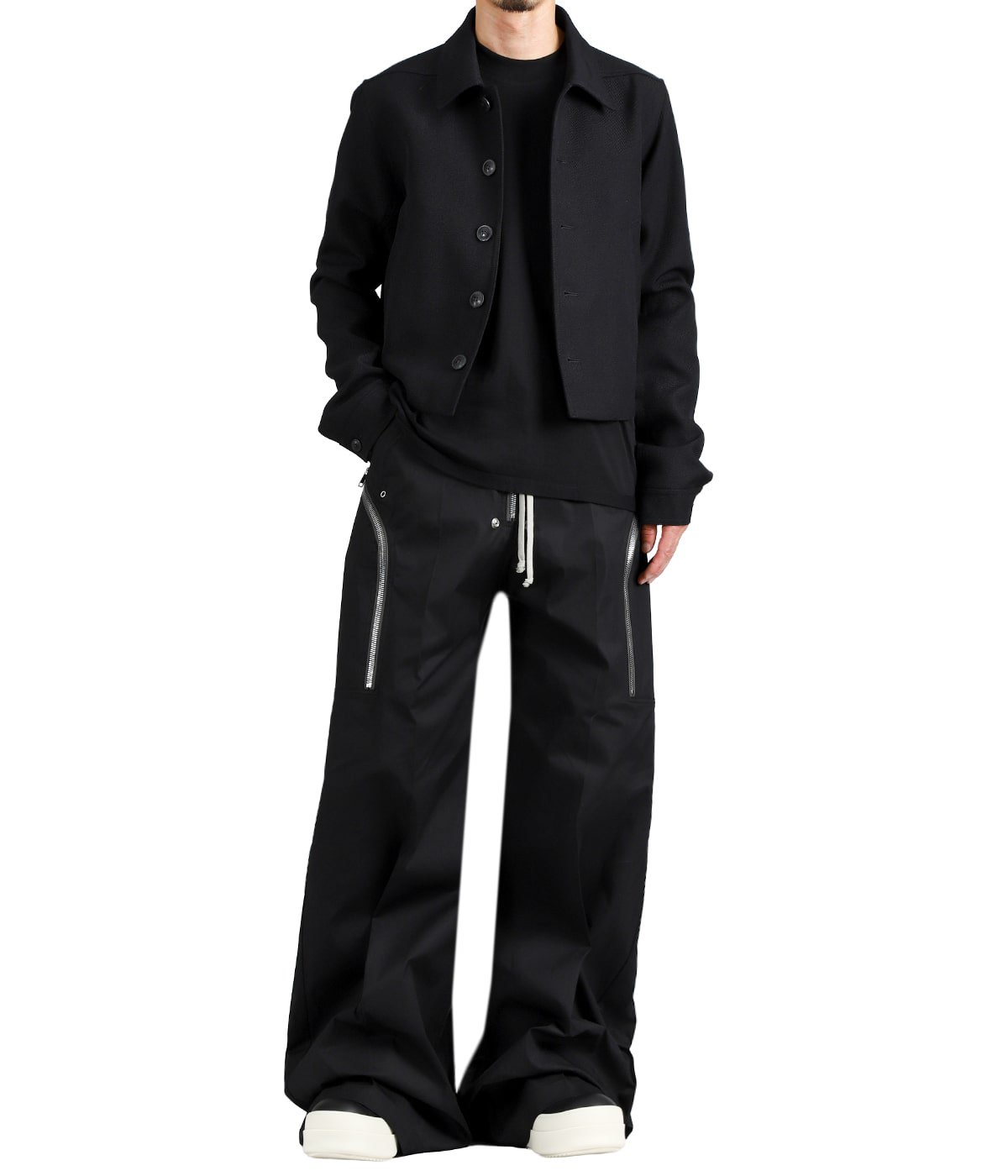 model（175cm / 60kg）B85 W75 H92 着用サイズ：46
