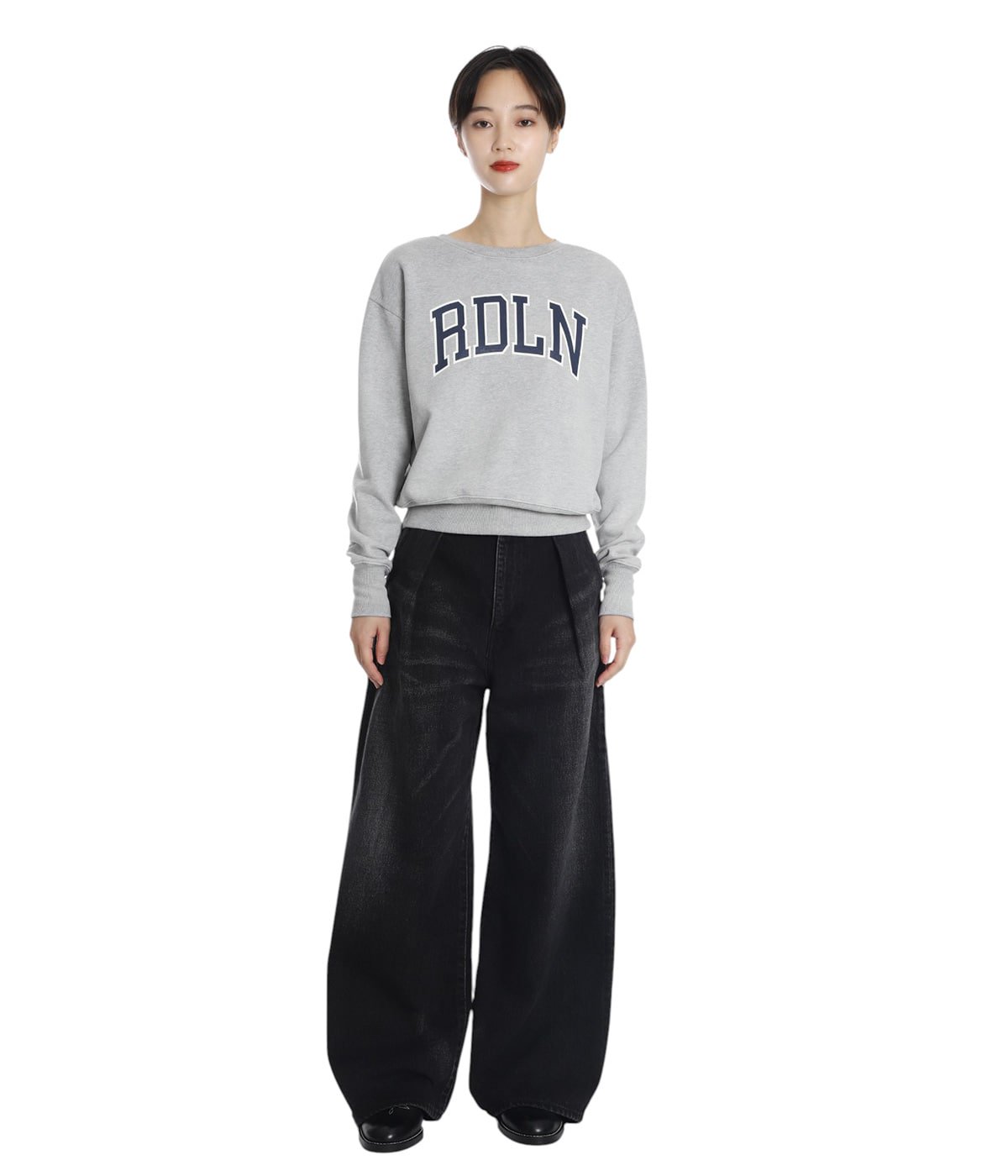 レディース】Logotype Crew Neck Sweatshirt | RhodolirioN レディース】Logotype Crew Neck Sweatshirt | RhodolirioN