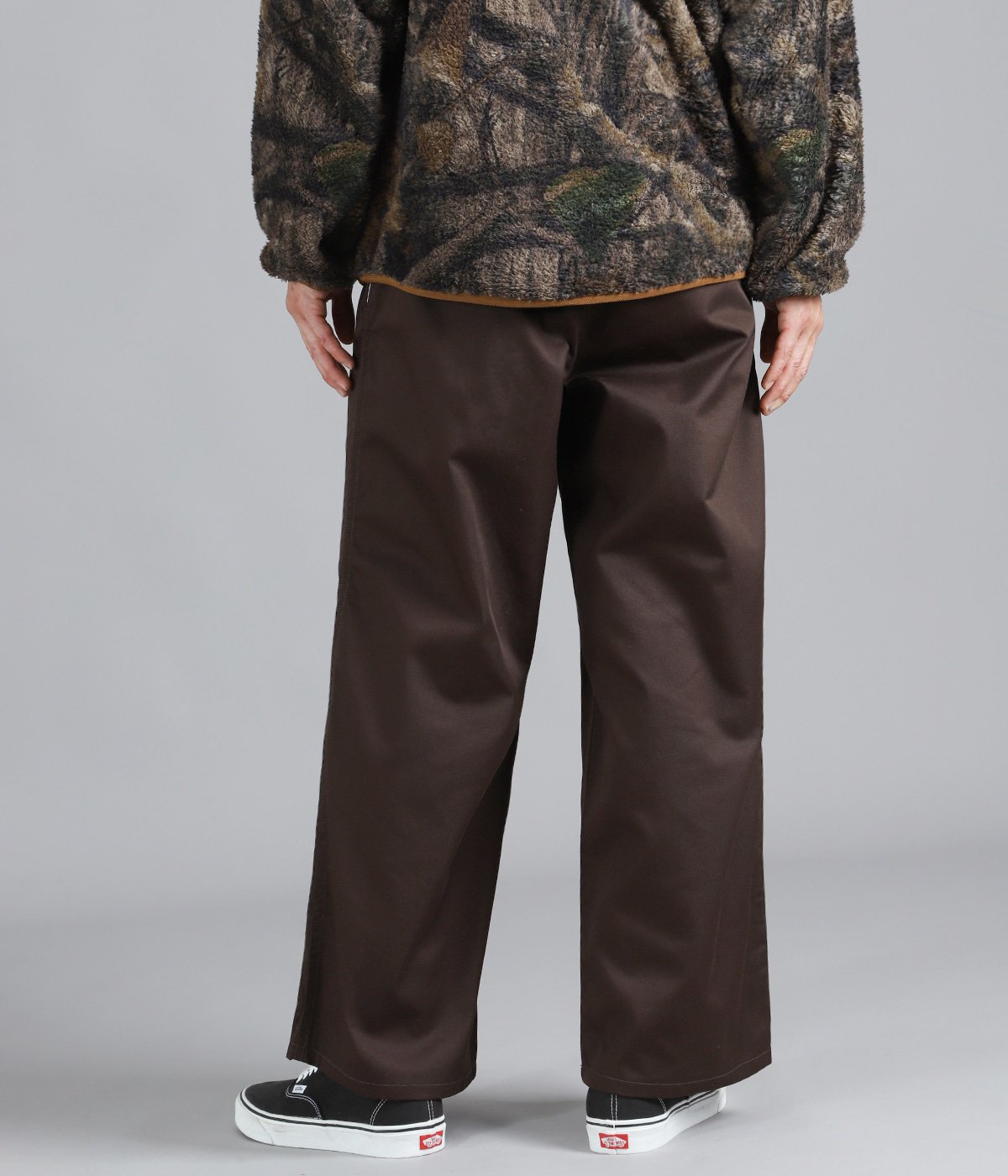 model（175cm / 60kg）B85 W75 H92 着用サイズ：M