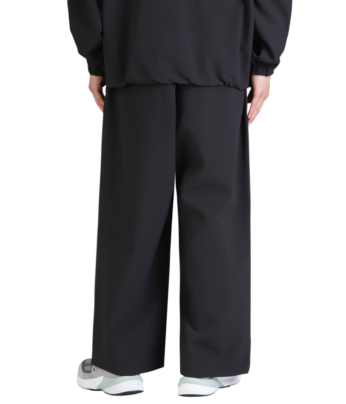model(175cm / 60kg)B85 W75 H92 着用サイズ：M