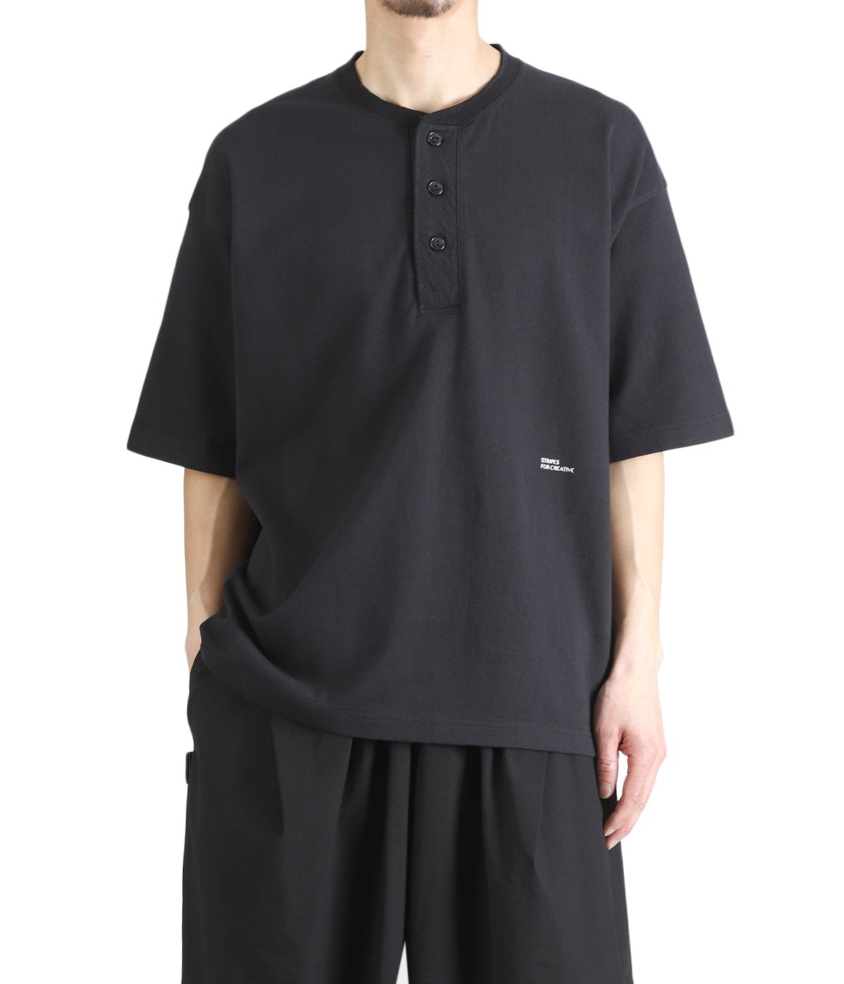 HENRY NECK SS TEE | S.F.C(エスエフシー / ストライプフォー
