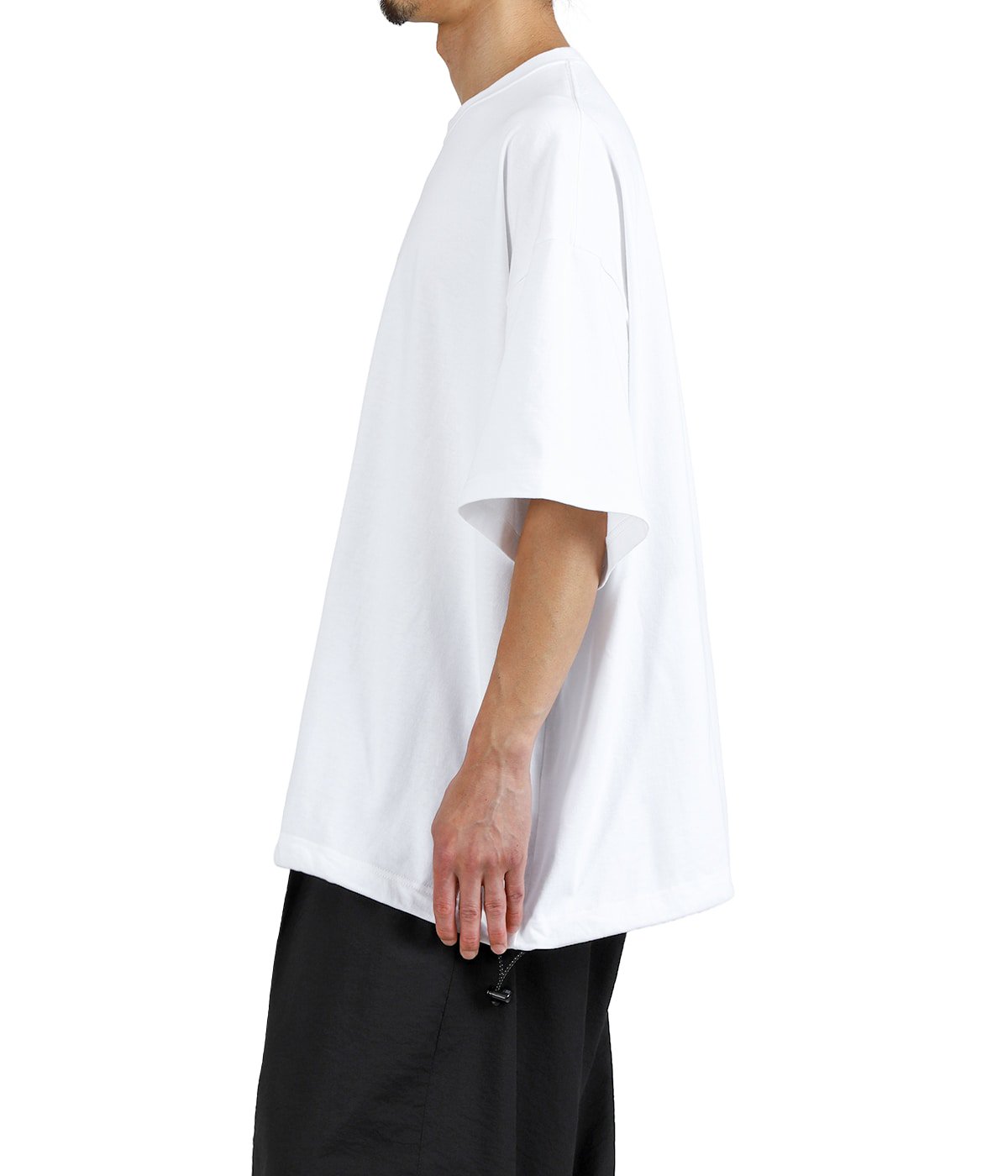 model（175cm / 60kg）B85 W75 H92 着用サイズ：L