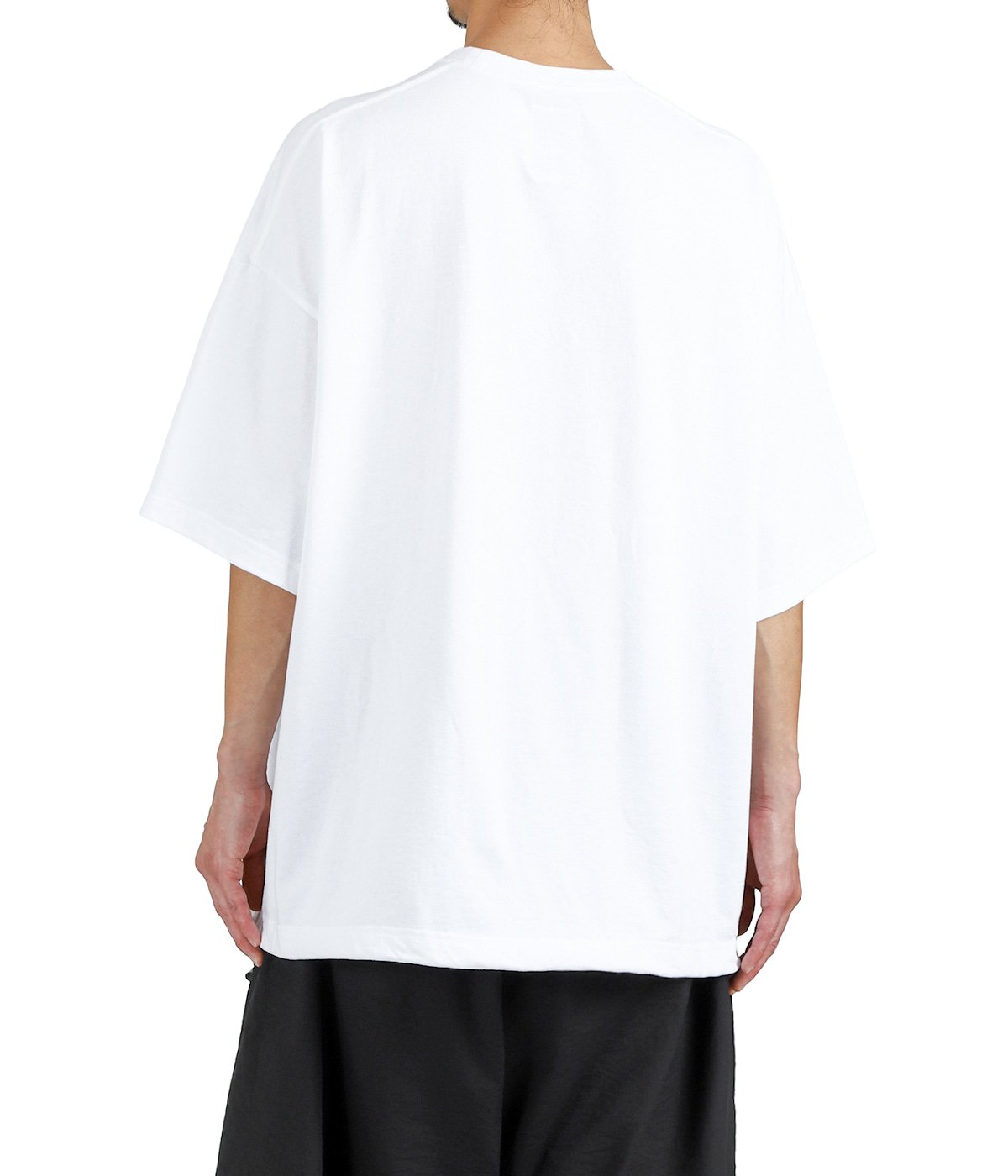 model（175cm / 60kg）B85 W75 H92 着用サイズ：L