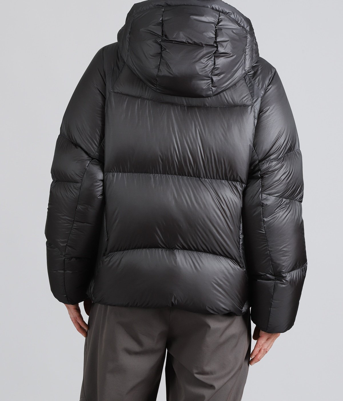 model（175cm / 60kg）B85 W75 H92 着用サイズ：2