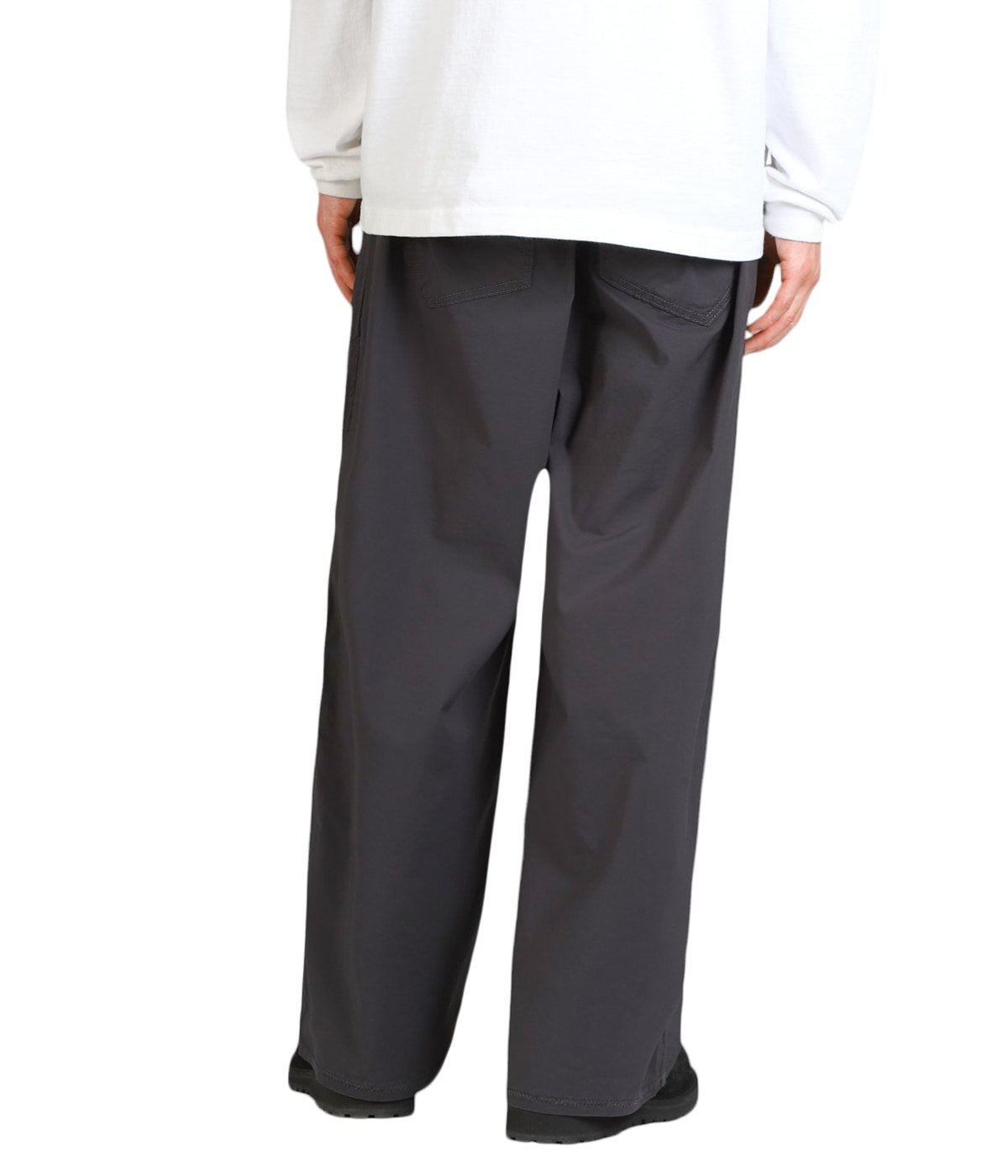 model（175cm / 60kg）B85 W75 H92 着用サイズ：L