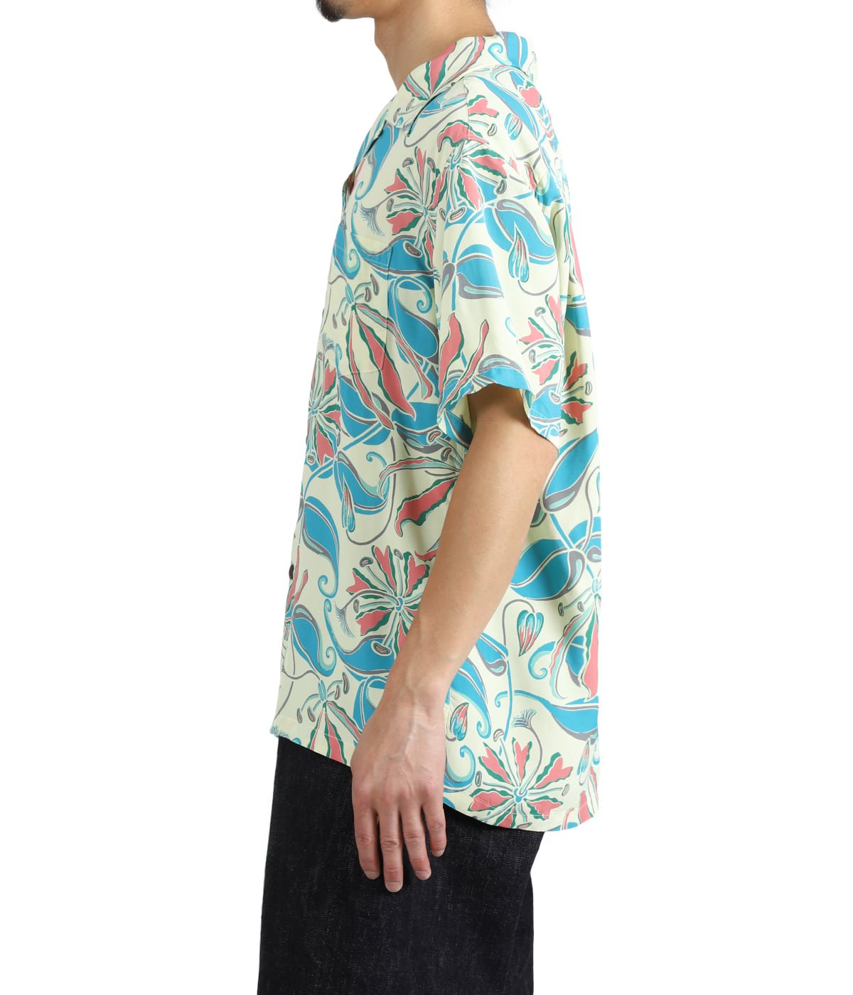 model（175cm / 60kg）B85 W75 H92 着用サイズ：L