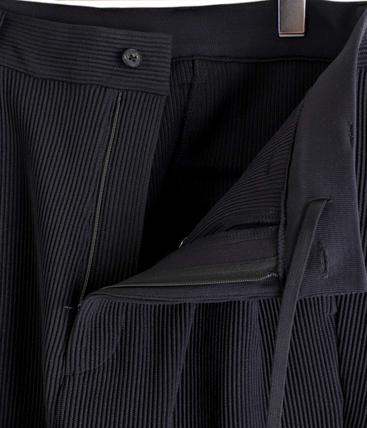 GRADATION PLEATS TWIST SEAM WIDE TROUSERS | ssstein