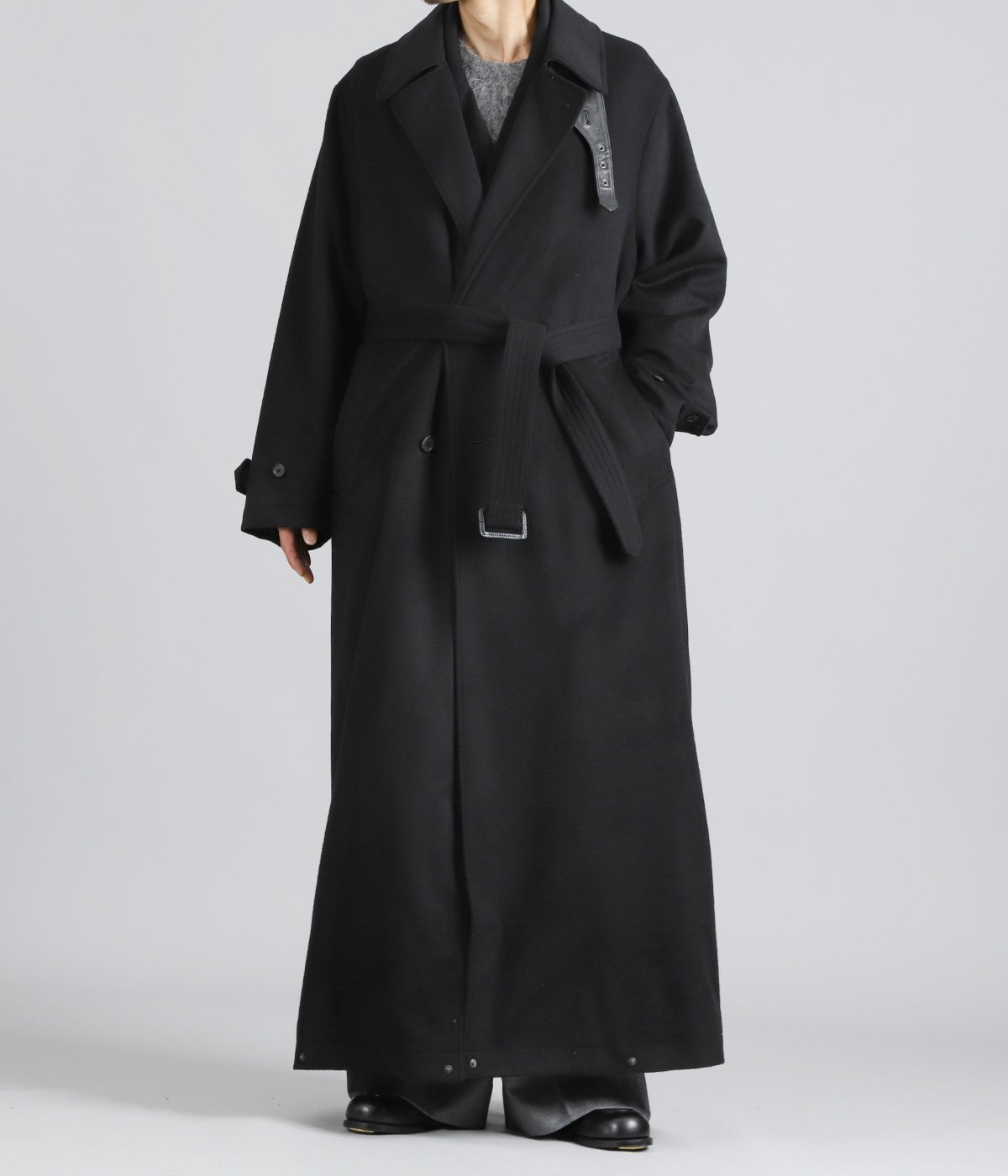 model（175cm / 60kg）B85 W75 H92 着用サイズ：S