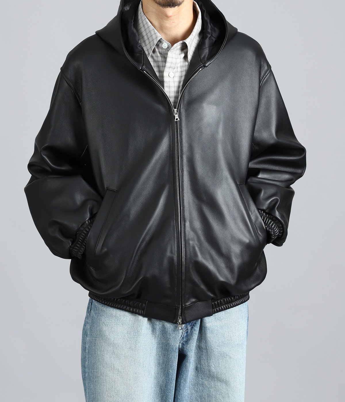 model（175cm / 60kg）B85 W75 H92 着用サイズ：S