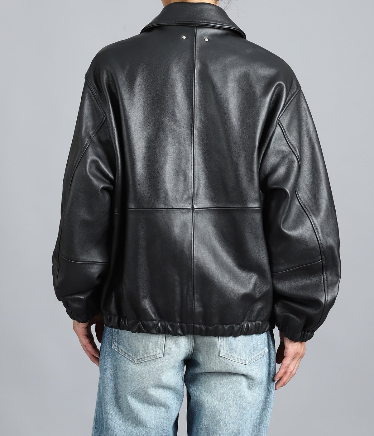 model（175cm / 60kg）B85 W75 H92 着用サイズ：S