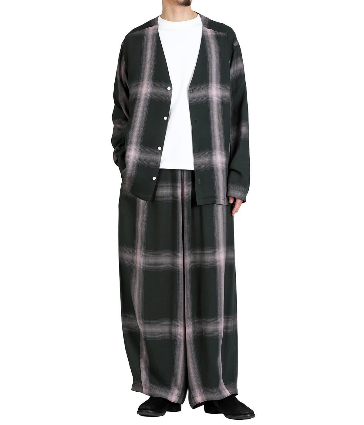 TOPS : V Neck Shirt - Rayon Plaid を着用