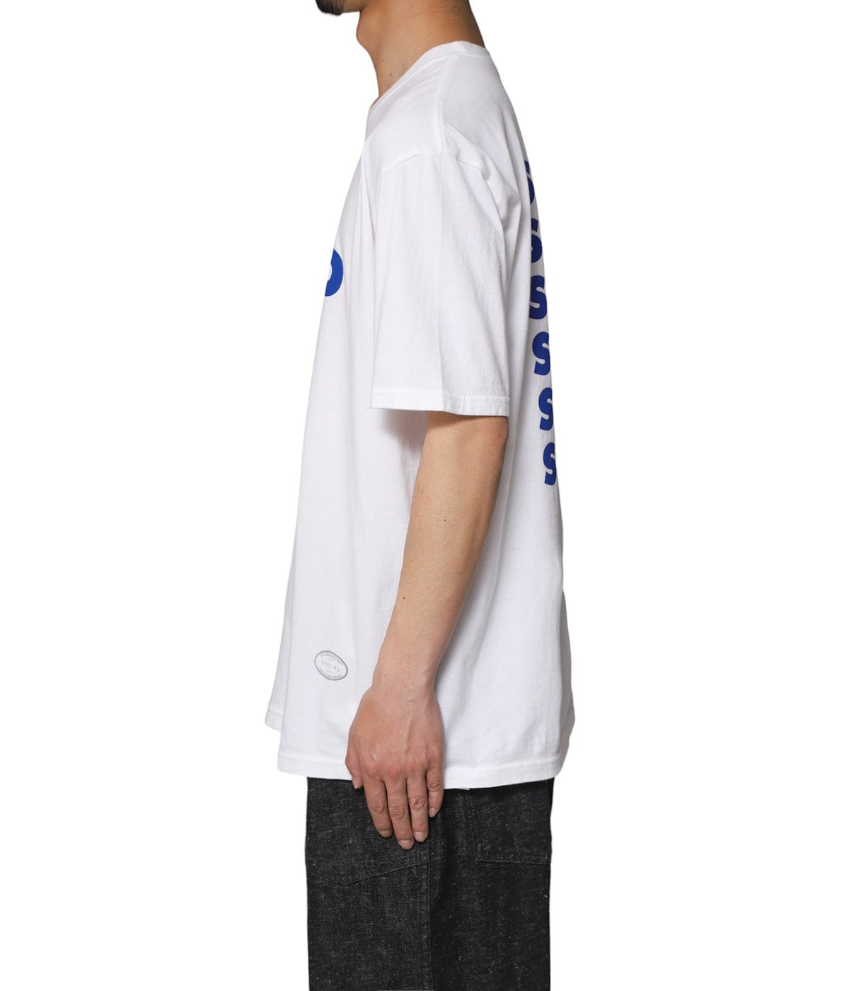 model（184cm / 63kg）B85 W80 H102 着用サイズ：XL