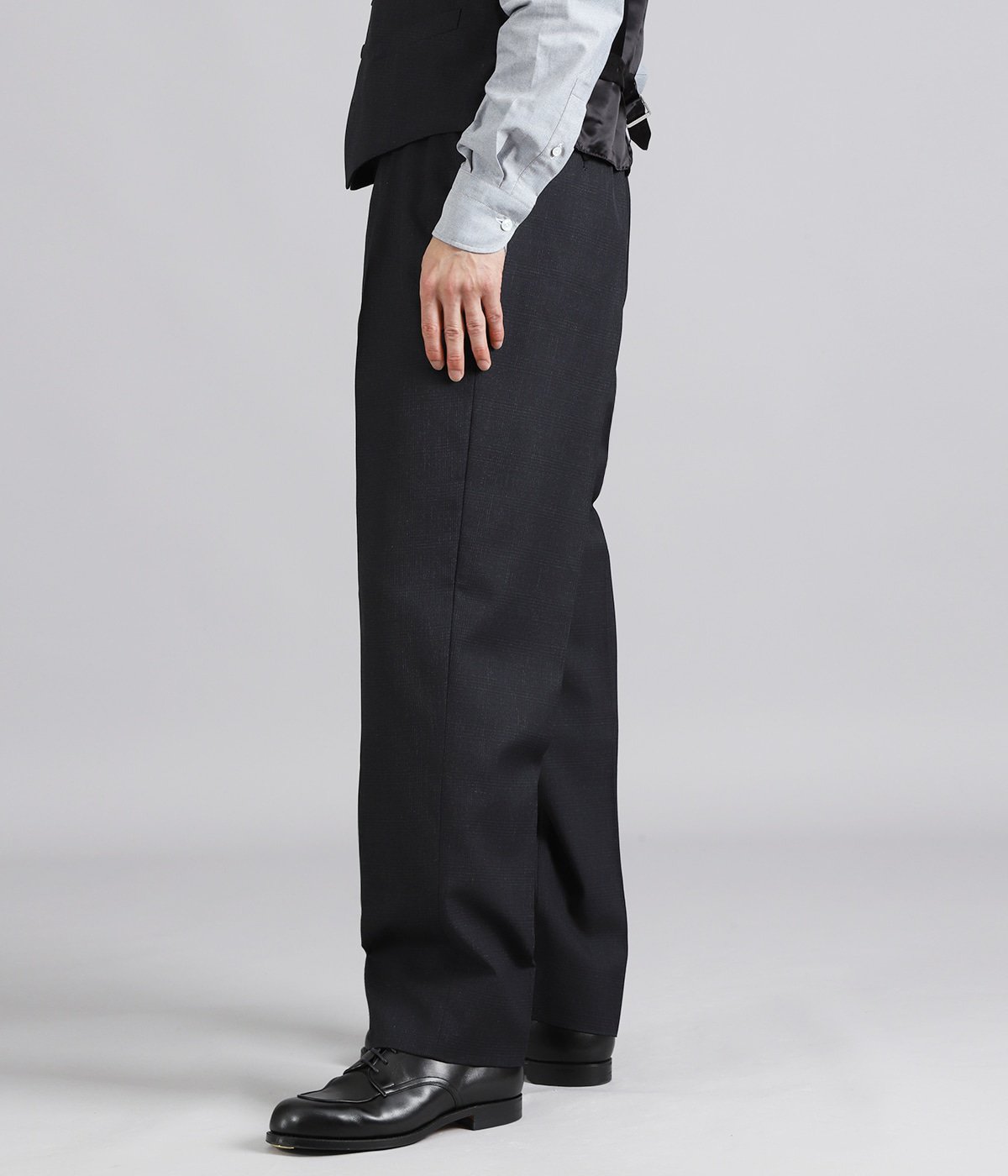 model（175cm / 60kg）B85 W75 H92 着用サイズ：2
