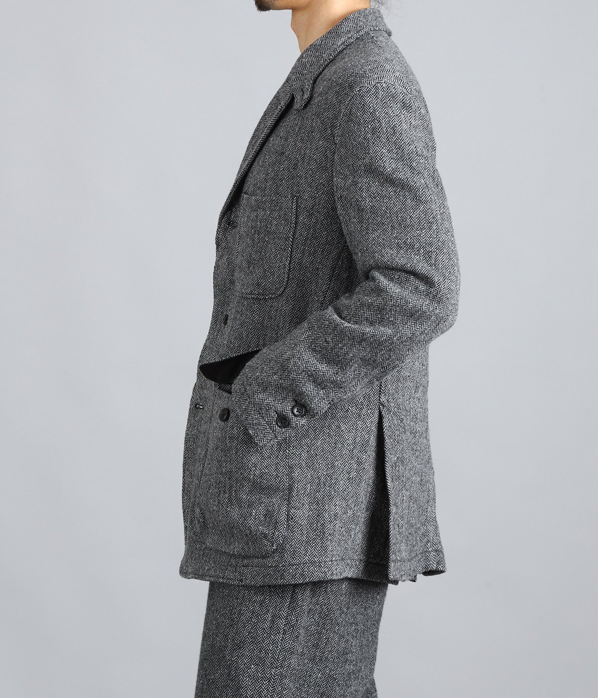 model（175cm / 60kg）B85 W75 H92 着用サイズ：S
