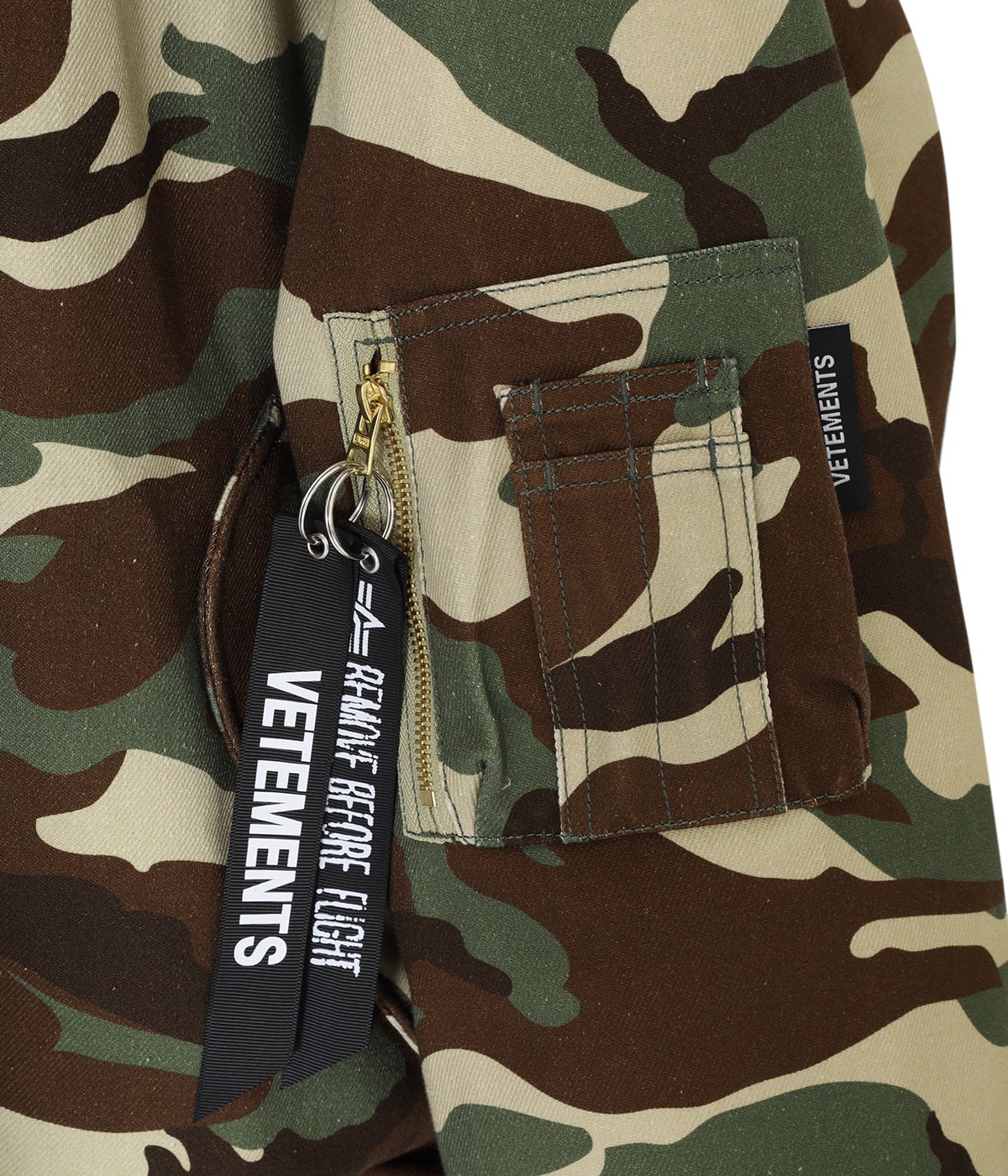 HOODED CAMO BOMBER | VETEMENTS(ヴェトモン) / アウター ダウン・中綿