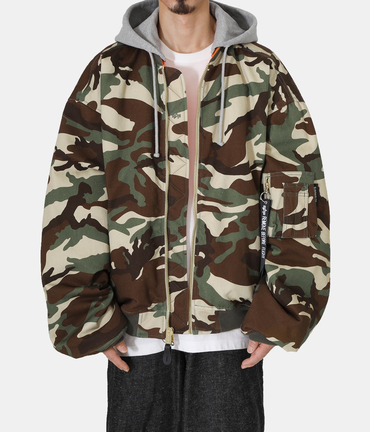 HOODED CAMO BOMBER