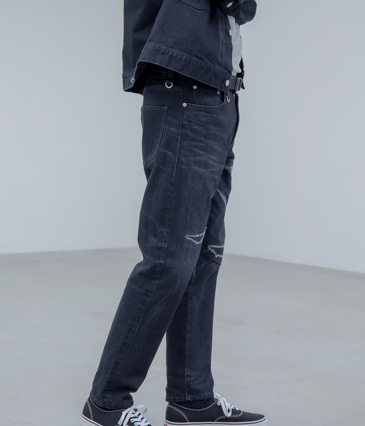 DAMAGED DENIM TAPERED PANTS | uniform experiment(ユニフォーム 