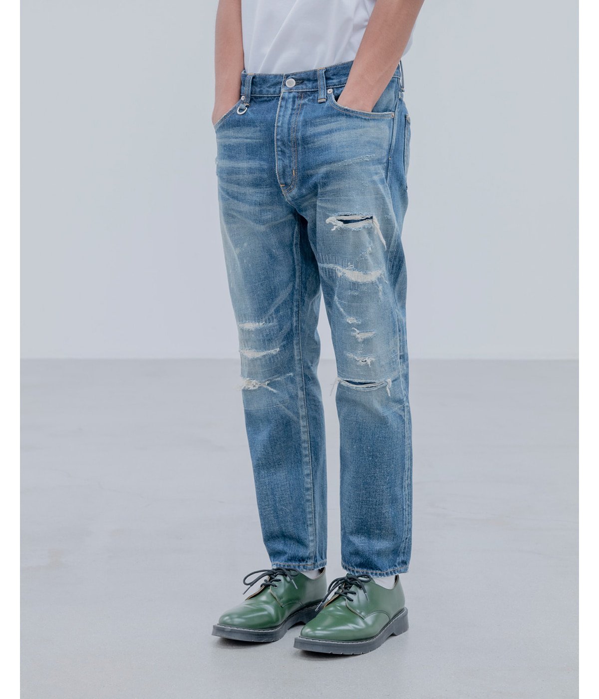 DAMAGED DENIM TAPERED-FIT JEANS | uniform experiment(ユニフォーム