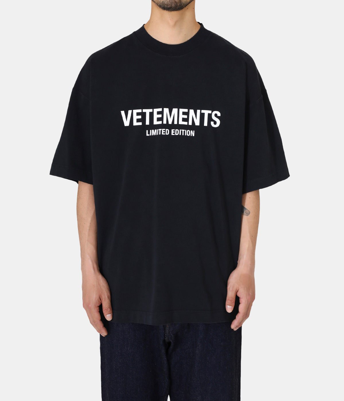 VETEMENTS 23ss フロントロゴ Tシャツ | hartwellspremium.com