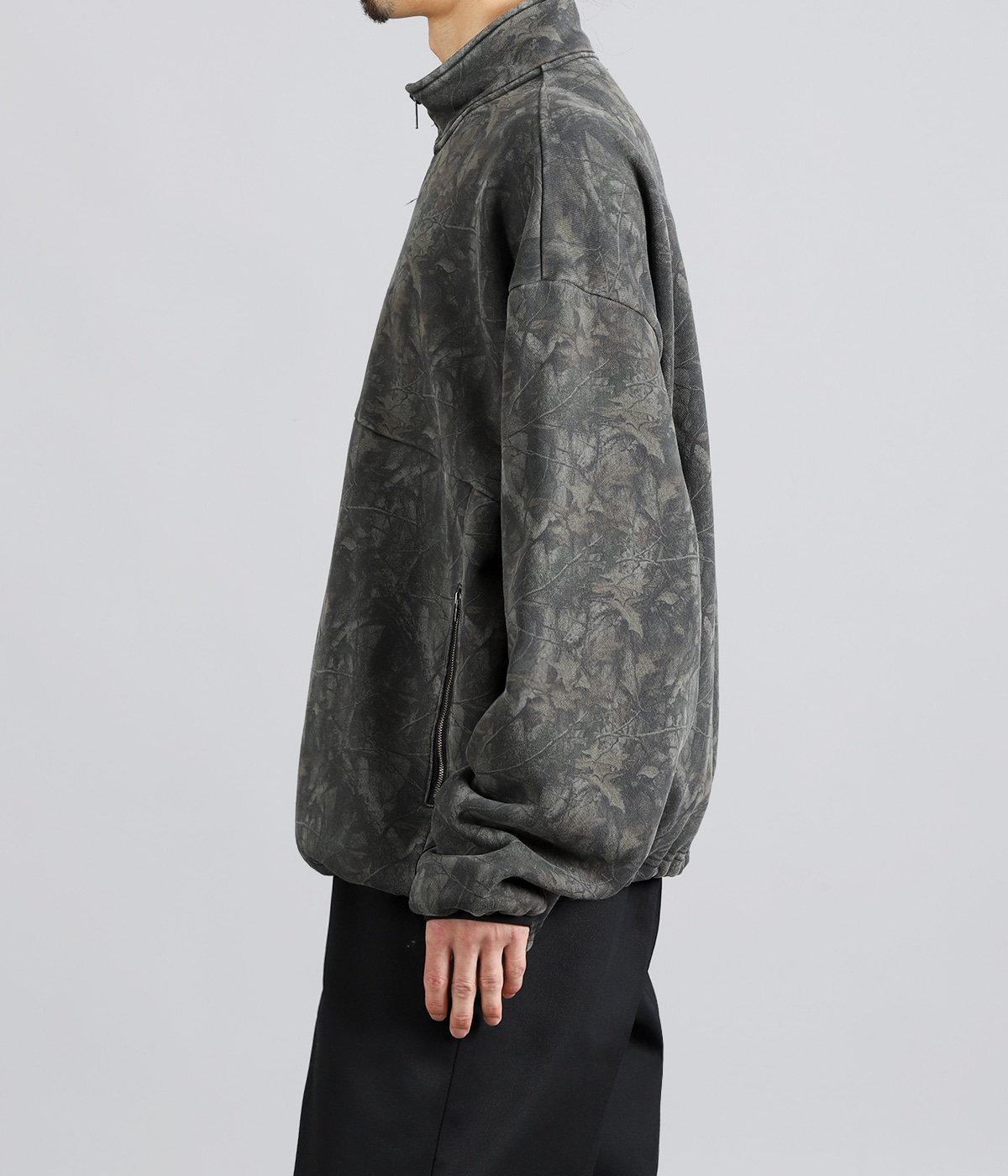 model（175cm / 60kg）B85 W75 H92 着用サイズ：M