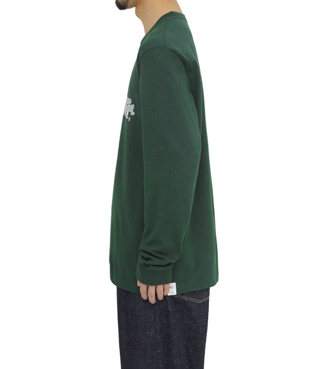 model（184cm / 63kg）B85 W80 H102 着用サイズ：L
