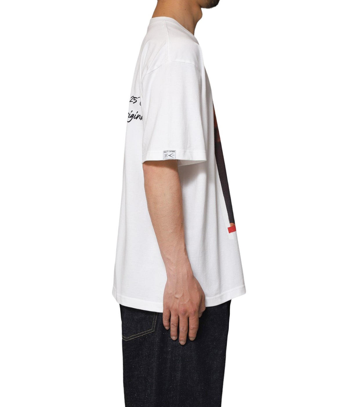 model（184cm / 63kg）B85 W80 H102 着用サイズ：XL