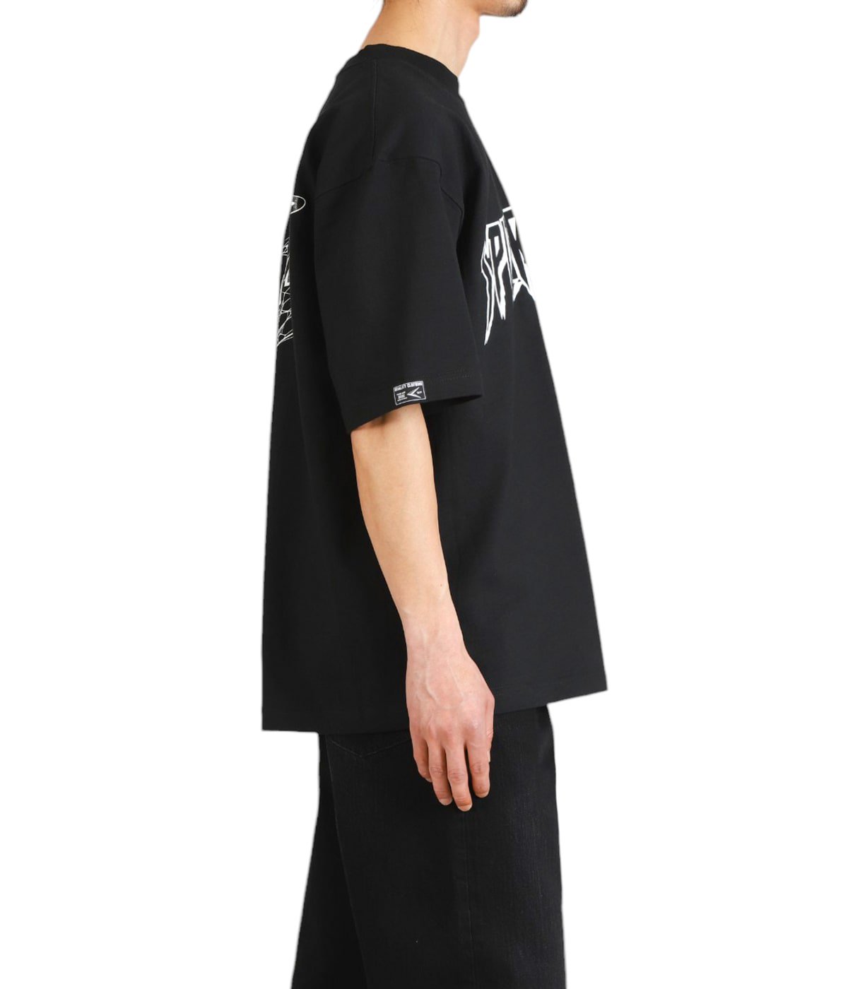 model（175cm / 60kg）B85 W75 H92 着用サイズ：XL