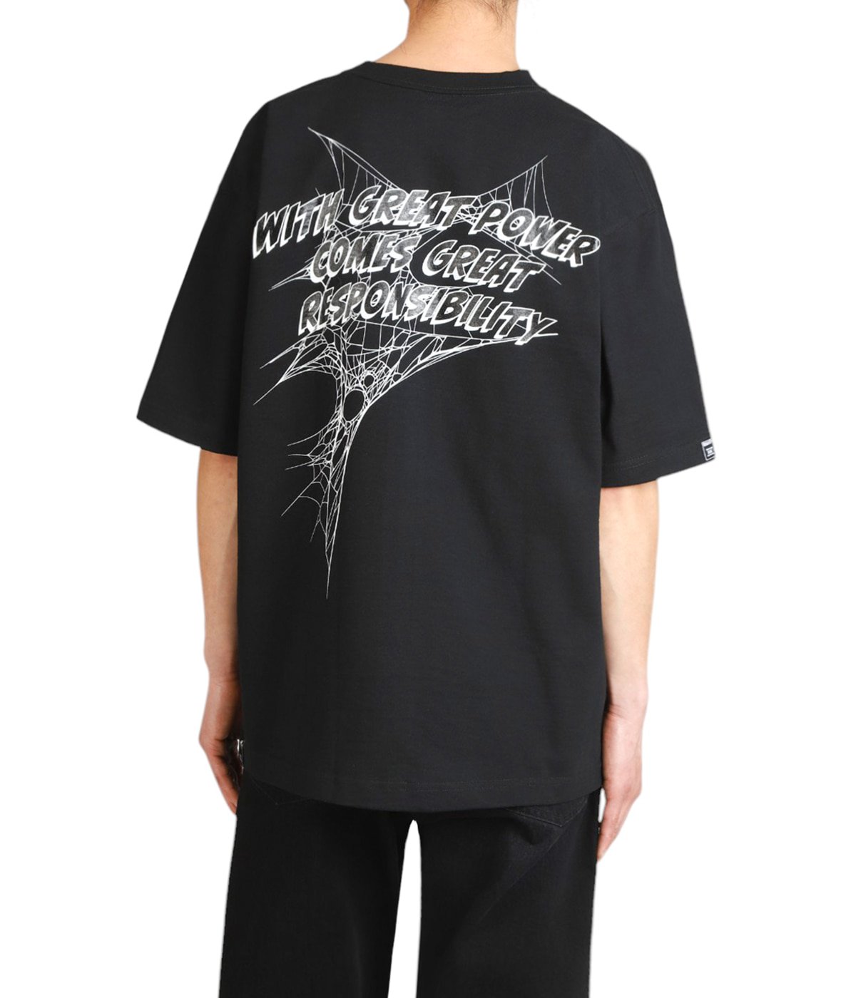 model（175cm / 60kg）B85 W75 H92 着用サイズ：XL