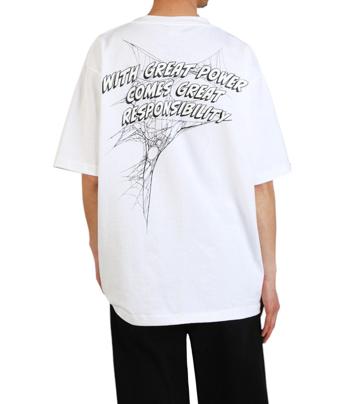 model（175cm / 60kg）B85 W75 H92 着用サイズ：XL