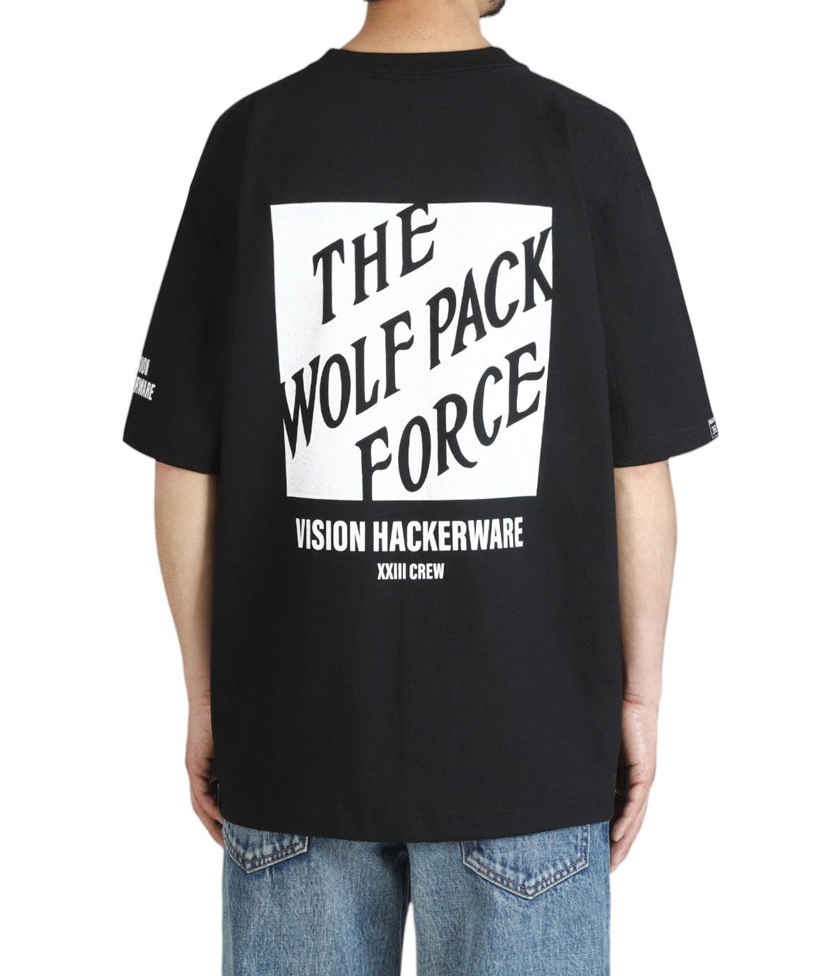 model（184cm / 63kg）B85 W80 H102 着用サイズ：XL