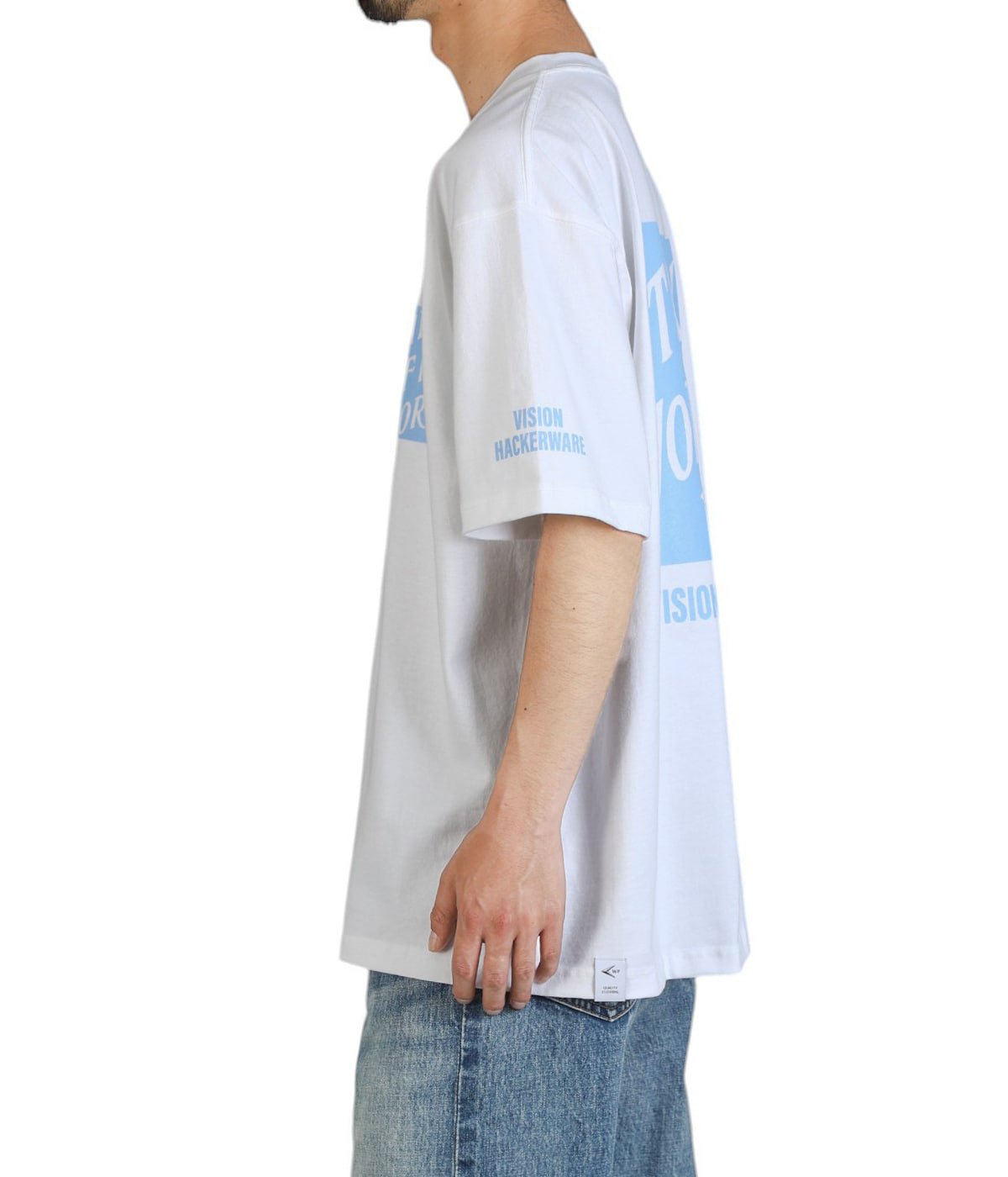 model（184cm / 63kg）B85 W80 H102 着用サイズ：XL